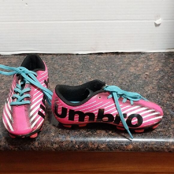 Umbro Kids Pink Soccer Shoes - Picture 1 of 5